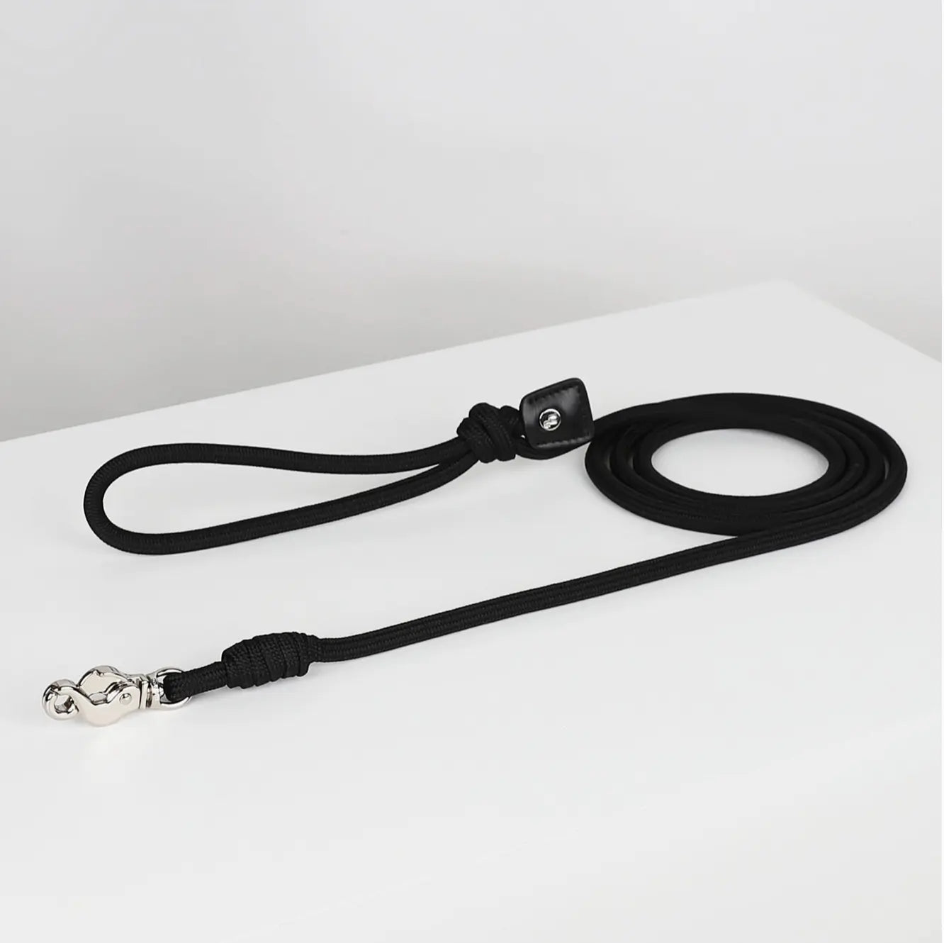 The Essential Leash Hozi